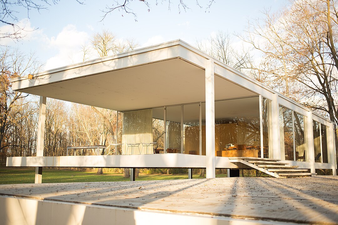1080px-Farnsworth_House_by_Mies_Van_Der_Rohe_-_porch