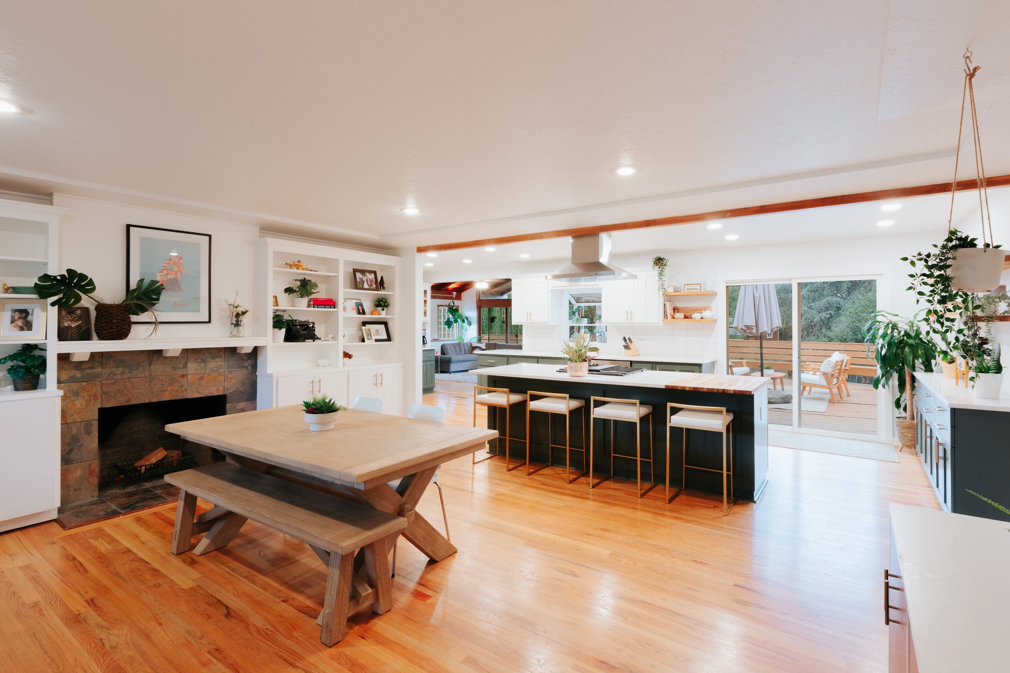 Full kitchen