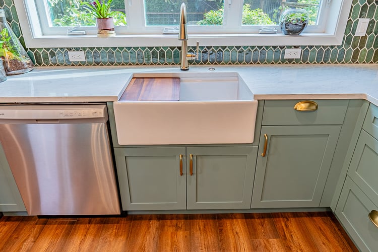 Dreamy Green Kitchen 24-7