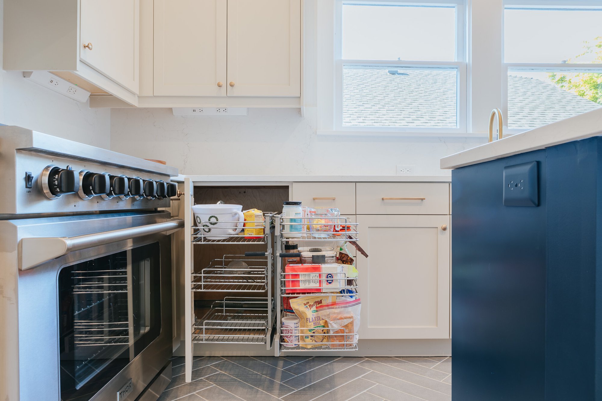 Pull out drawer storage
