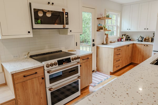 King Foursquare Kitchen — White appliance package