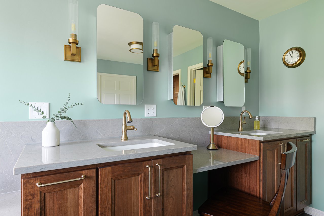 Happy Valley Primary Bath Suite 26-5