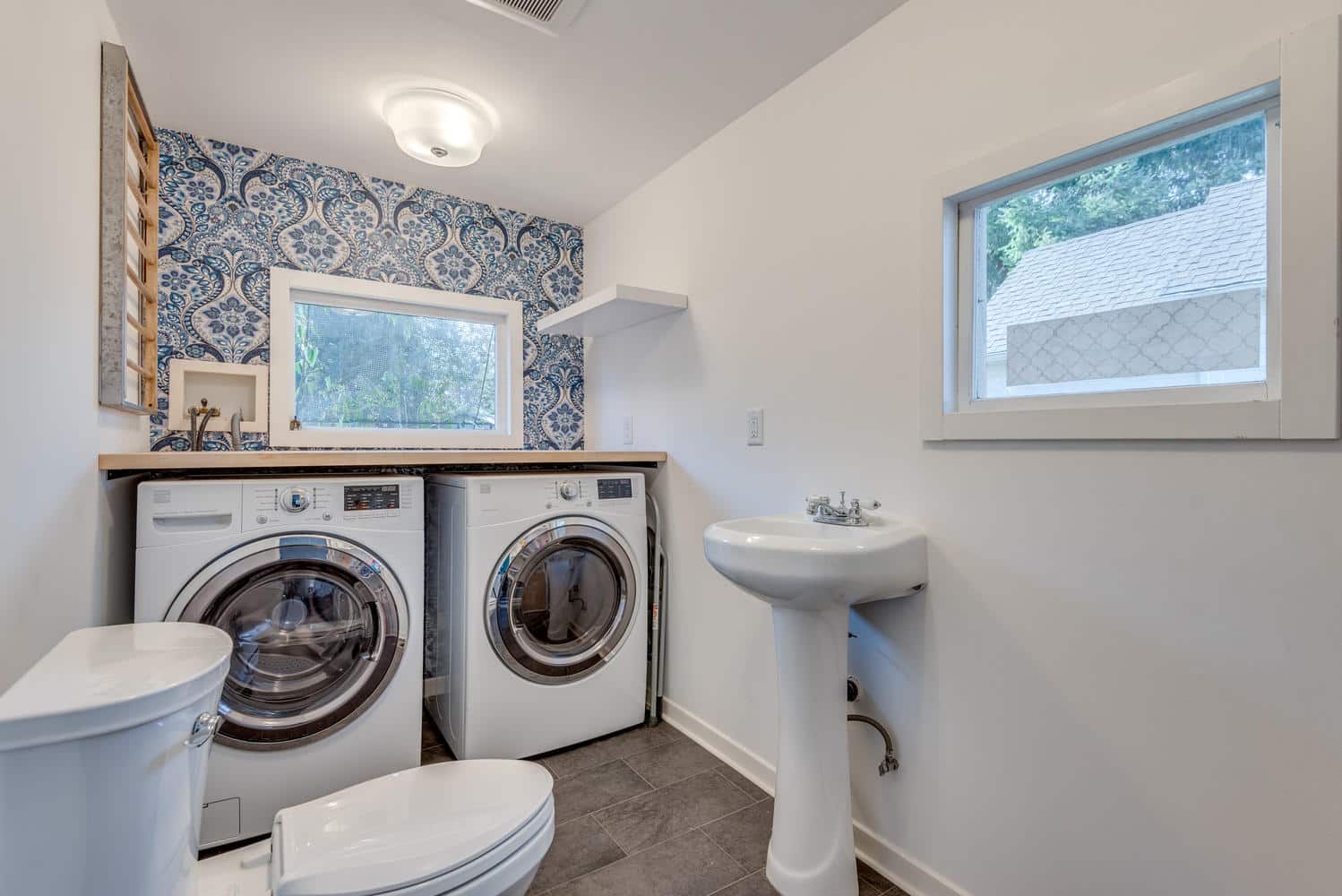 2020 bathroom trends: wallpaper