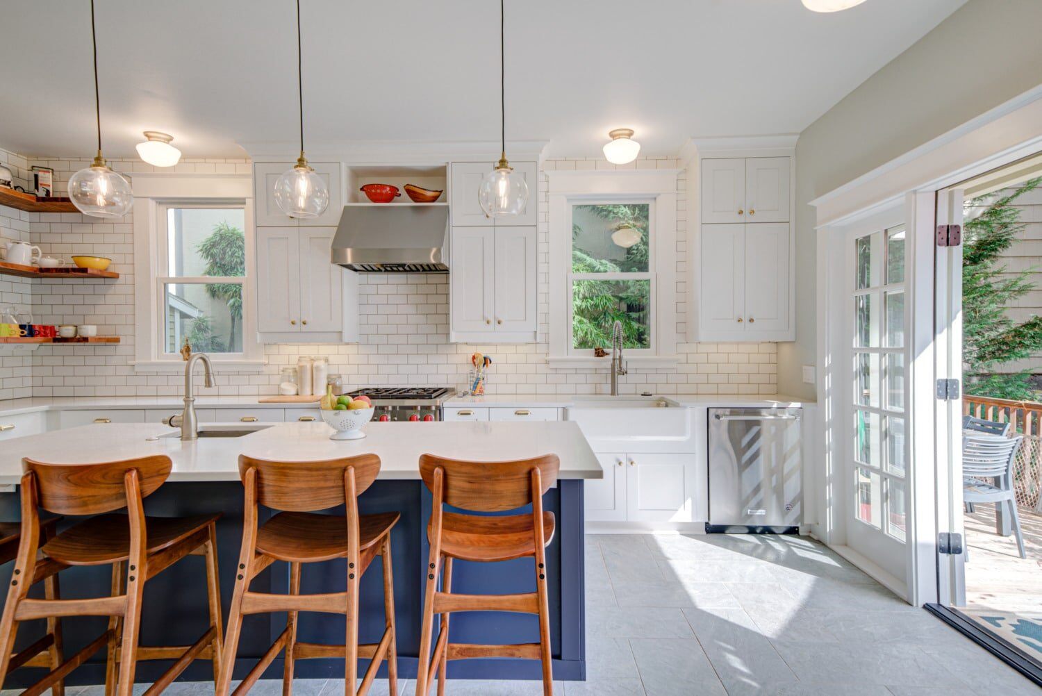 home remodeling checklist: bright kitchen