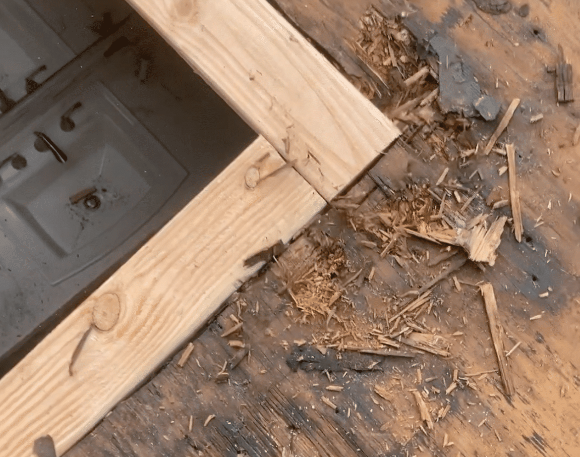 how to identify dry rot around skylight