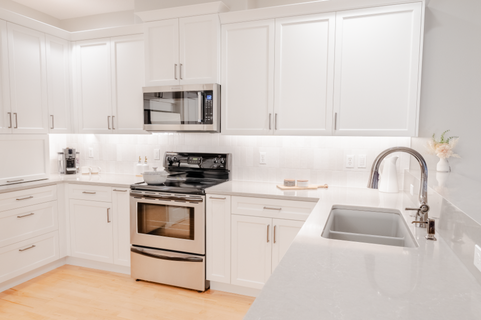 Pristine Townhome Kitchen & Bathroom