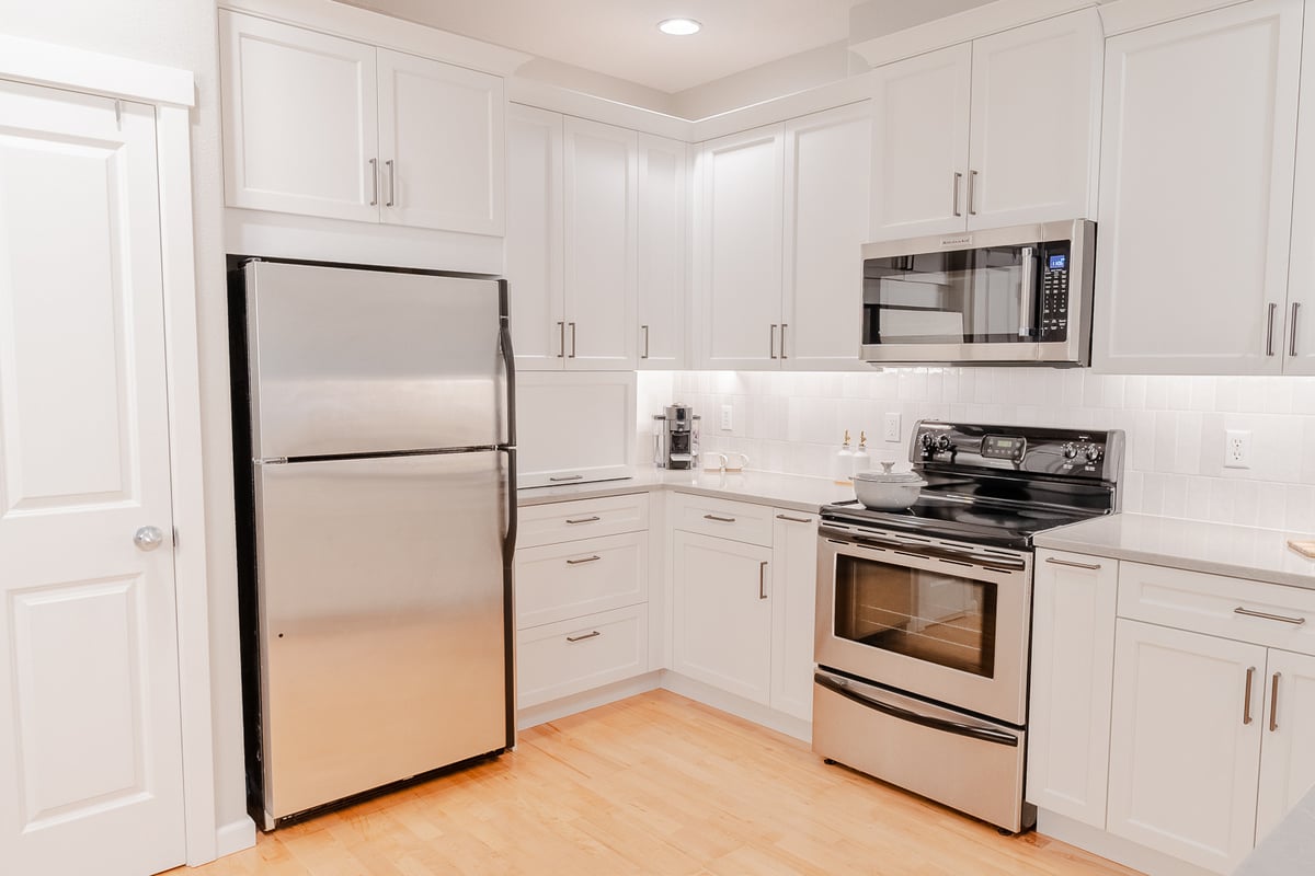 Painted vs. Stained Cabinets: Which is Right for Your Kitchen?