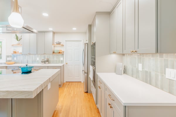 Heat-resistant quartzite countertops