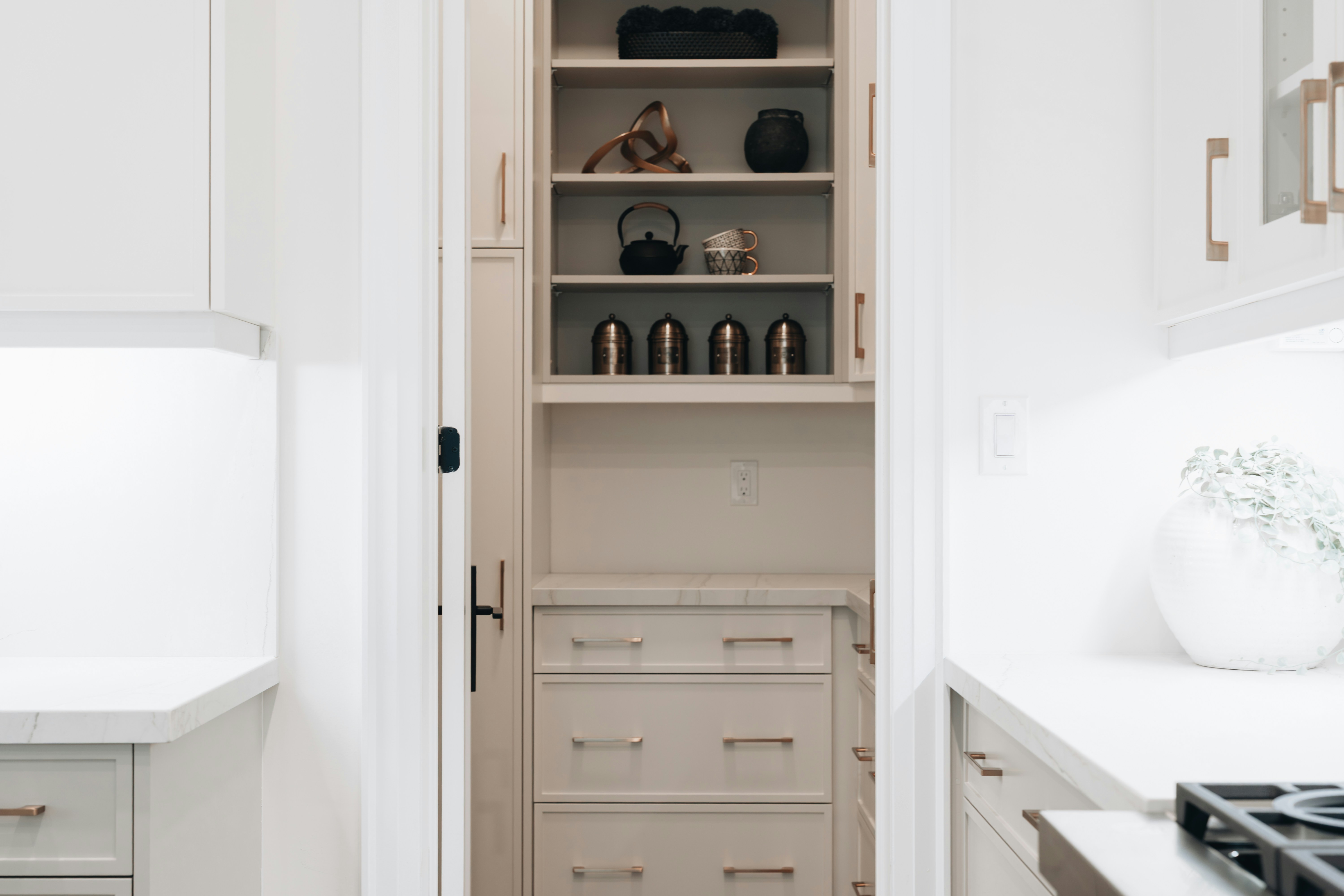 Scullery Kitchen connected to the main kitchen