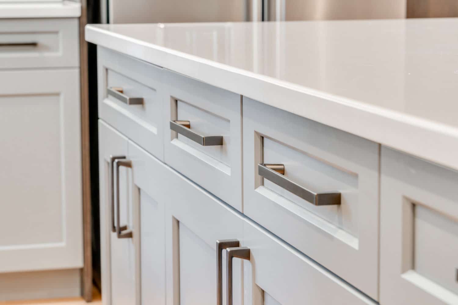 Refacing vs Replacing Cabinets: How to Decide