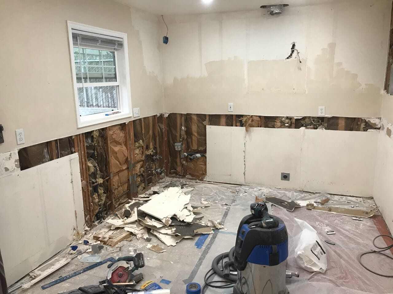 What type of contractor is best for insurance repair?