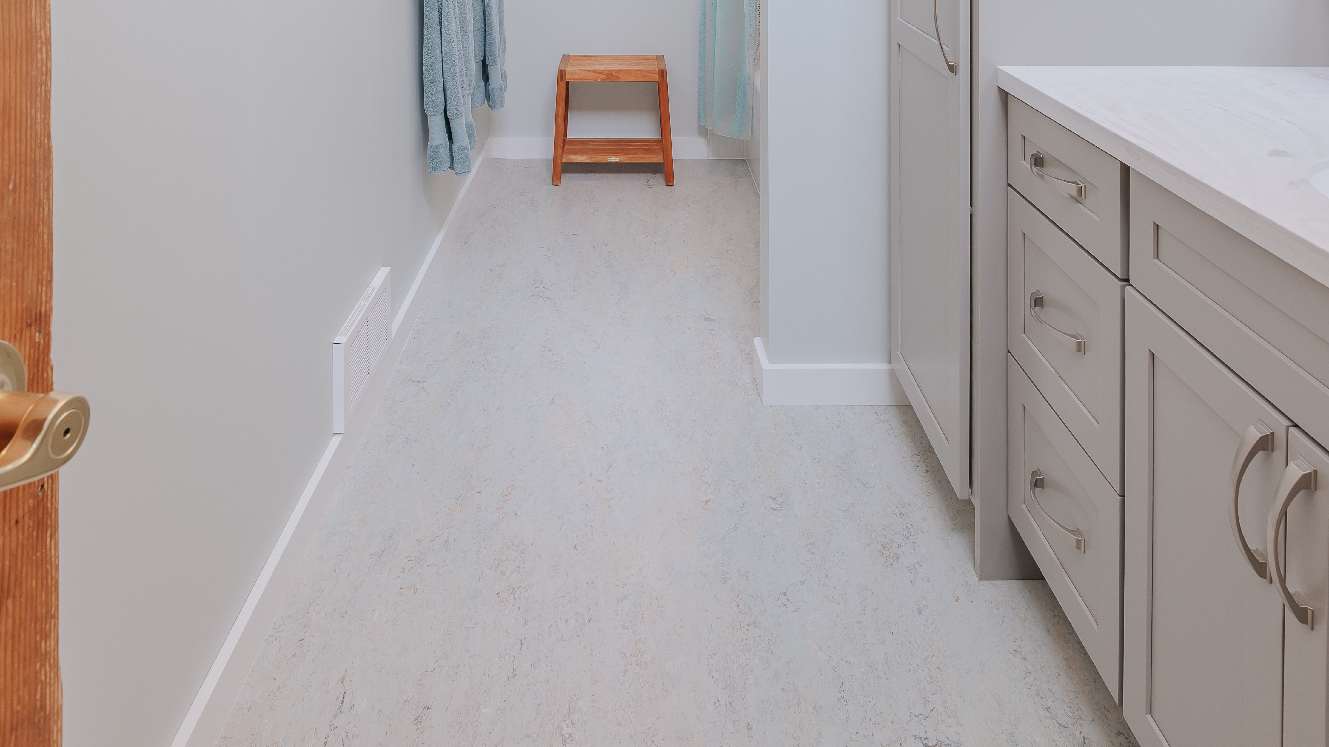 Marmoleum bathroom floor