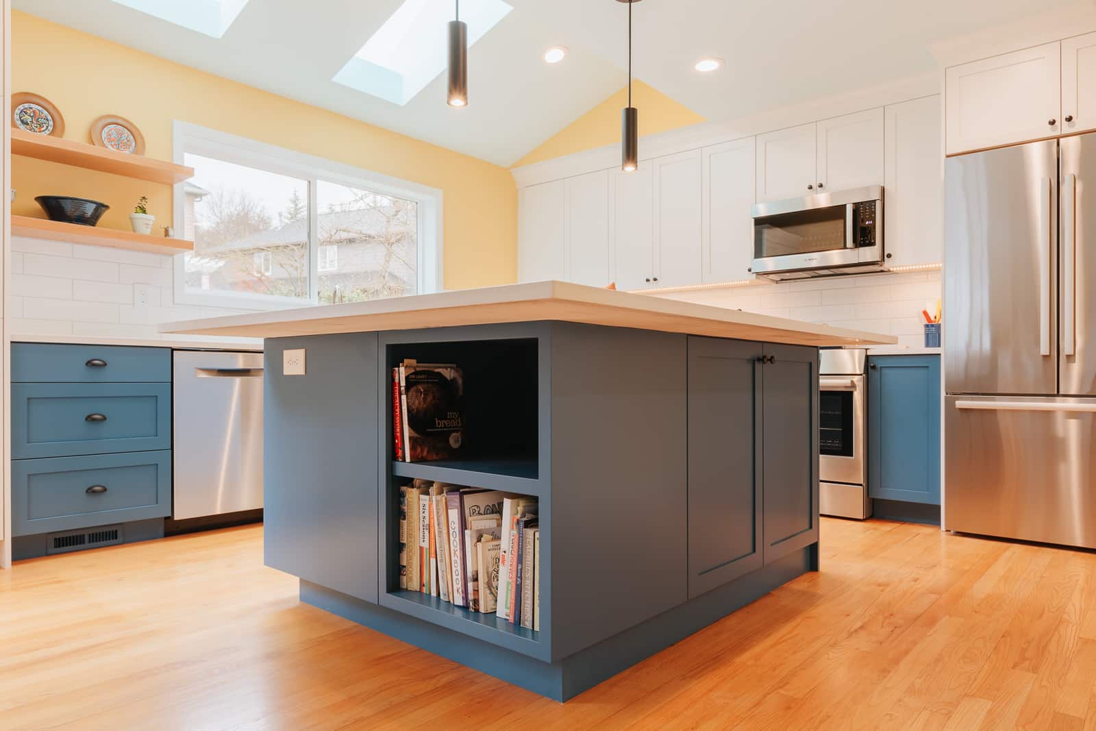 Laminate vs. Wood Cabinets: Which is Best?