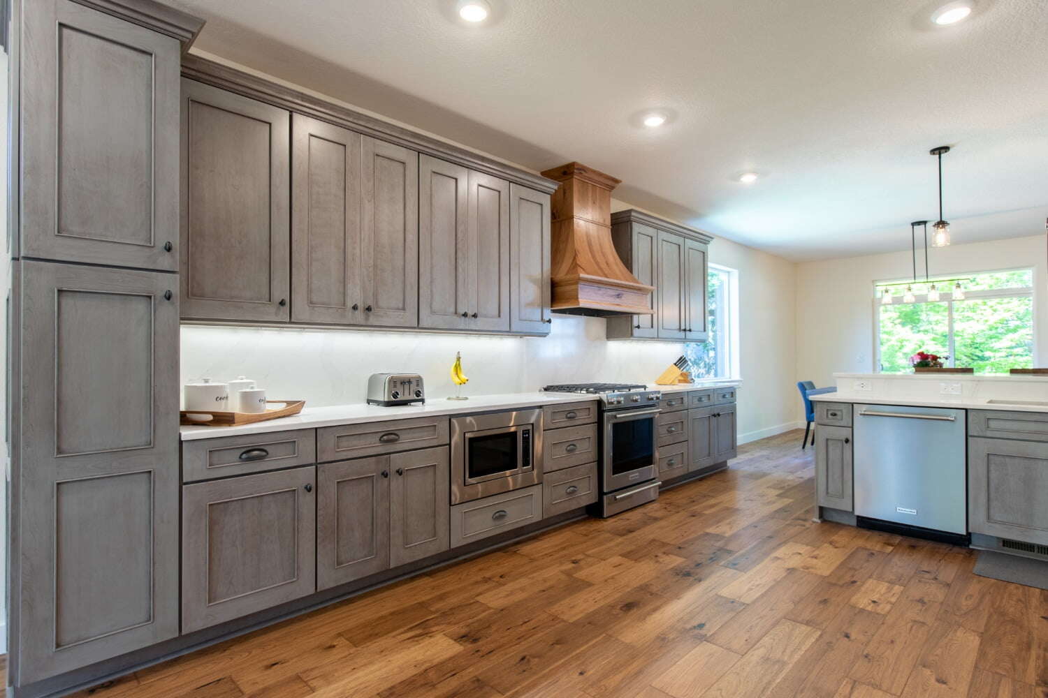 Kitchen or Bathroom Remodel: New large kitchen