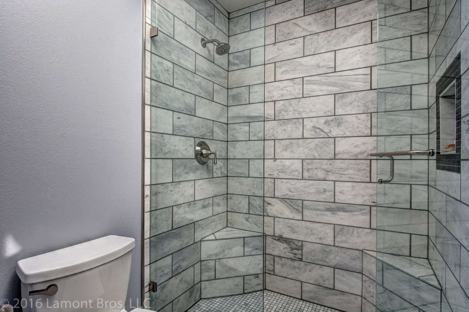 subway tile design ideas: stone