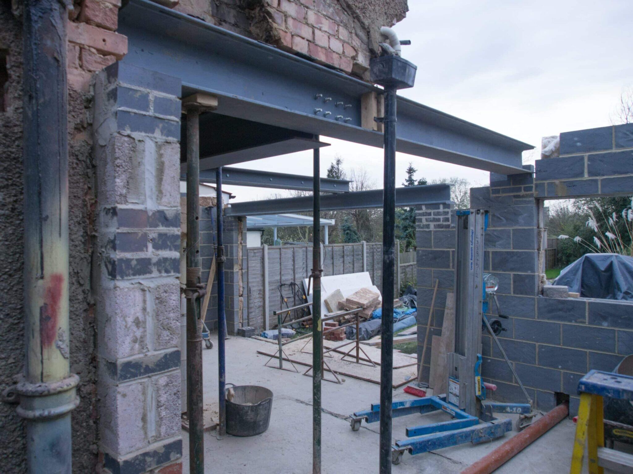 Benefits & Uses of a Steel Moment Frame