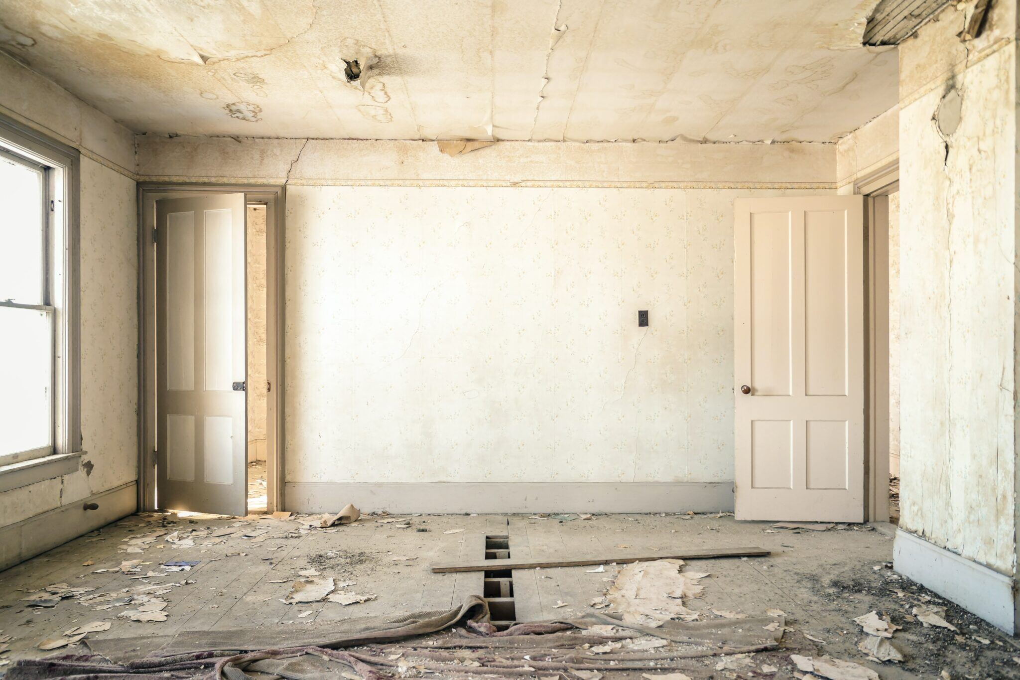 Contractor Red Flags: 8 Warning Signs to Watch Out For